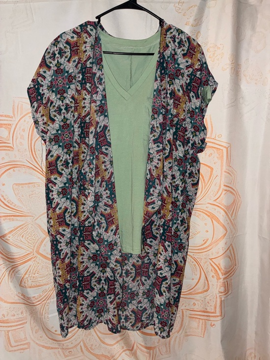 StudioB Other - StudioB Floral Print Kimono w/ Sage Green Relaxed Tee